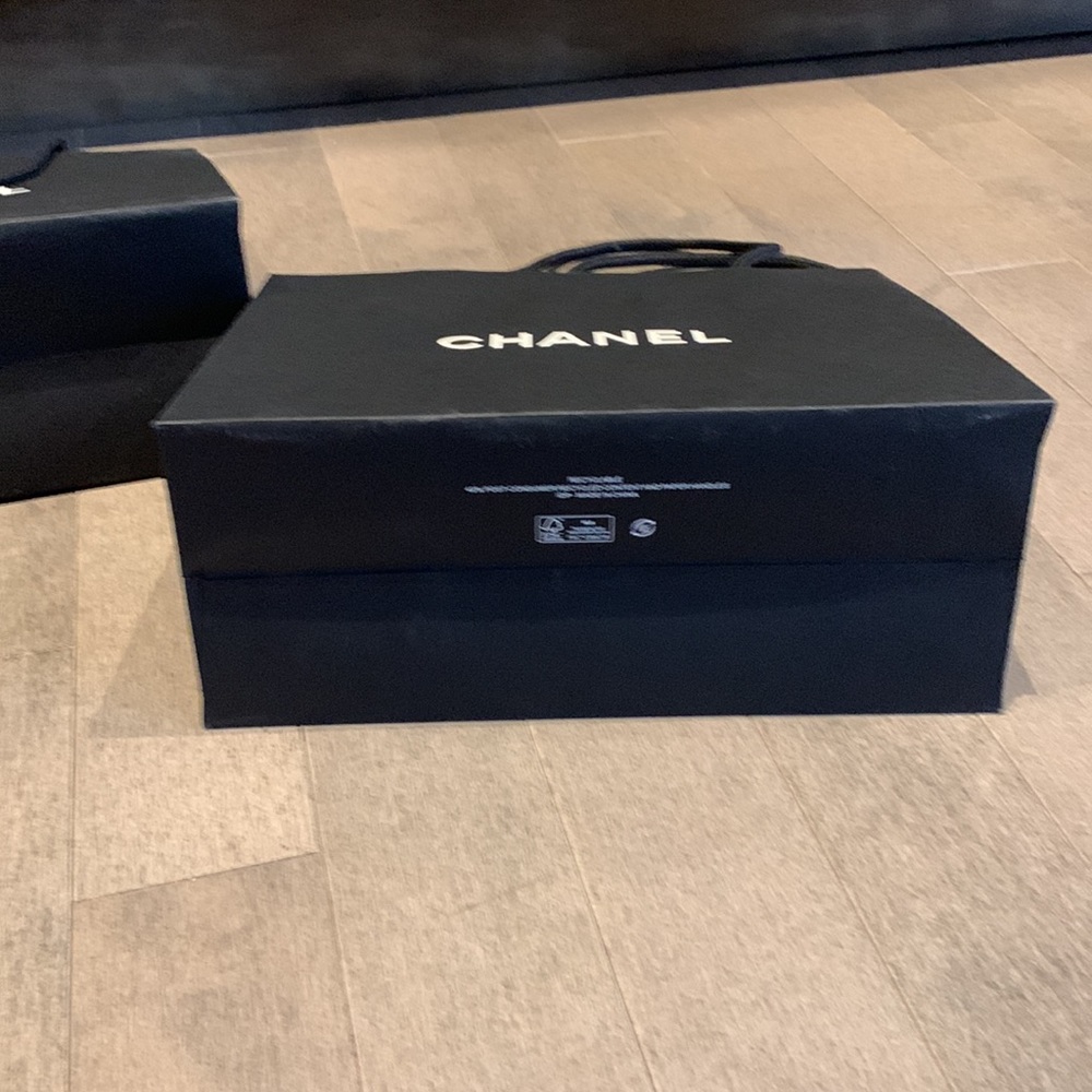 Authentic CHANEL Shopping Bags Set of 3 with Camellia | Large Boutique Gift Bags - Picture 9 of 9